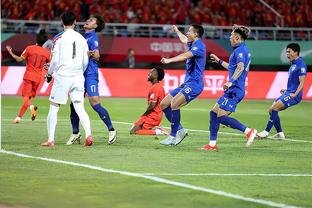 当年国足攻破新加坡球门，董路：于大宝这叫躺射？